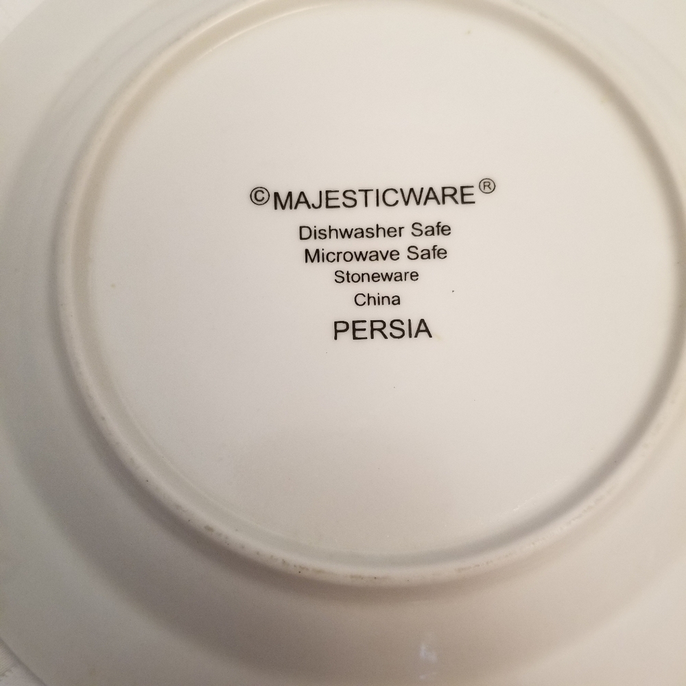 Majesticware Persia 7 3/4" Salad/Dessert Plates Set of 4. 1 Chip - Picture 3 of 4